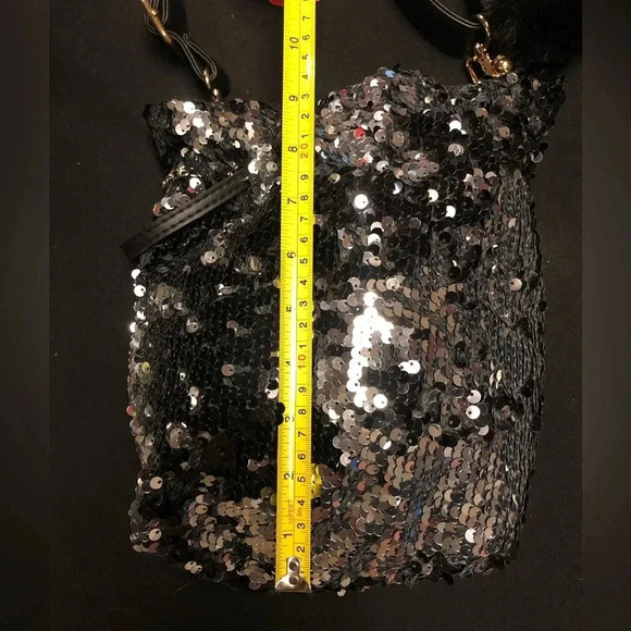 Black Sequin Cinch Bucket Bag Small Purse in Great Condition Vintage w/ Charm - Picture 14 of 16